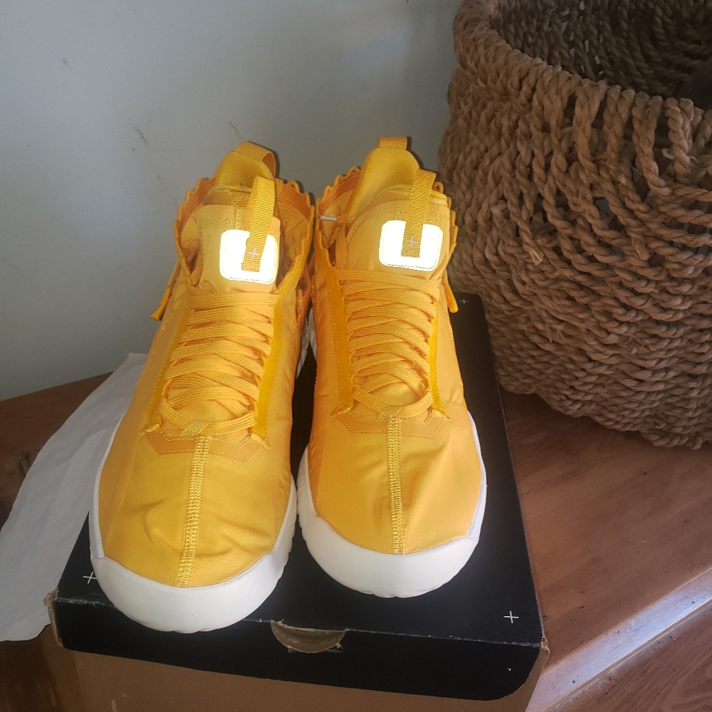 Nike jumpman high top yellow size 13